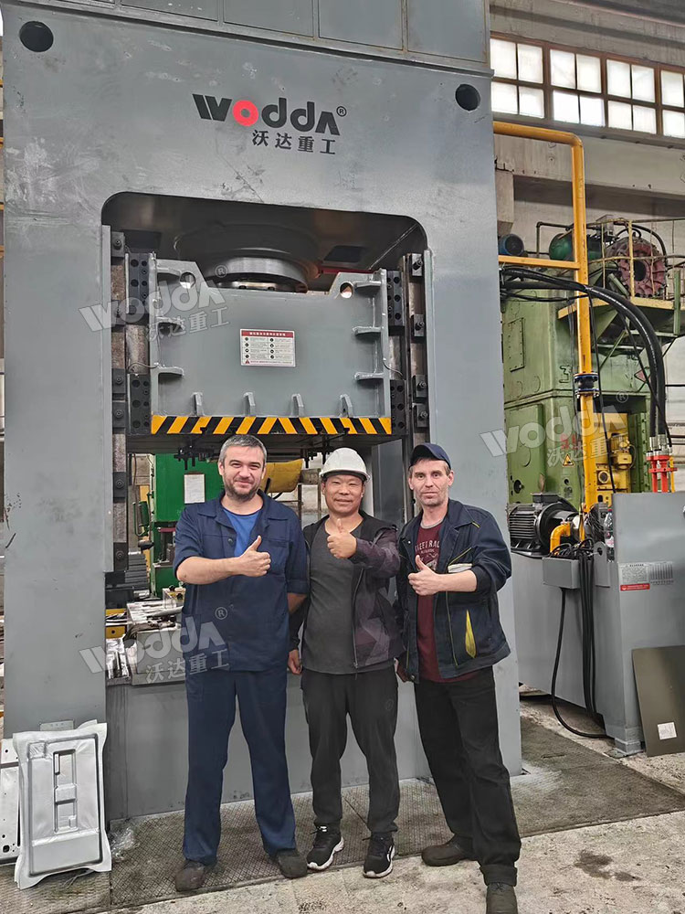 630噸廚具灶臺(tái)拉伸液壓機(jī)客戶現(xiàn)場